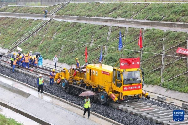 在线开户股票 盘兴高铁全线铺轨完成